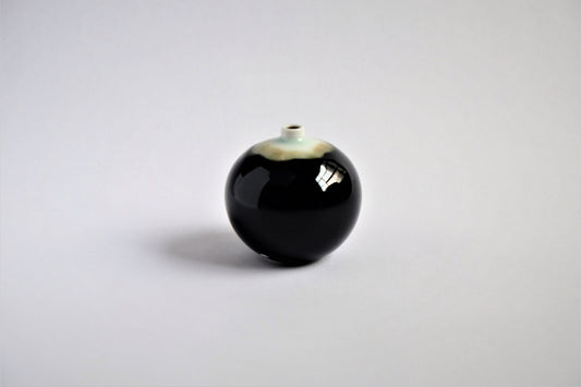 白山陶器 球型ミニ花瓶 / Round Vase