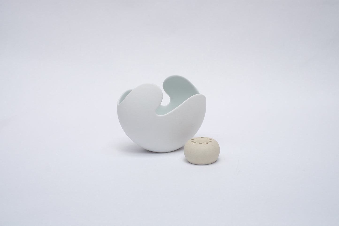 白山陶器 ライフシェルズ花器 / Life Shells Vase with Flower Stand