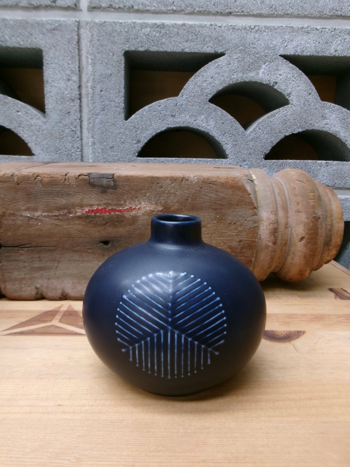白山陶器 まゆ花瓶 / Maru Vase - CIBI TOKYO STORE
