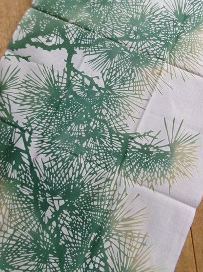 Kawarenu Tenugui Old Pine Bokashi pattern, traditional Japanese hand towel with blurred pine tree design in soft colors.